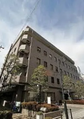 真成館ビルの外観