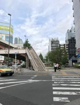 東自機ビルの外観