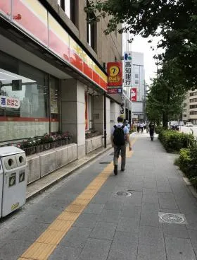 東自機ビルの外観