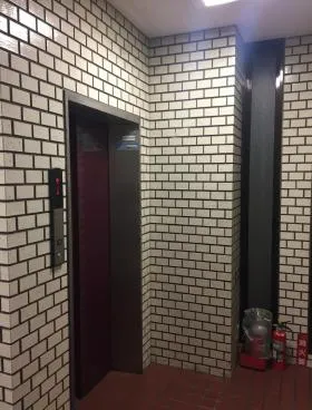 見留ビルの外観