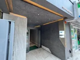 サンジュ共和十番館ビルの外観