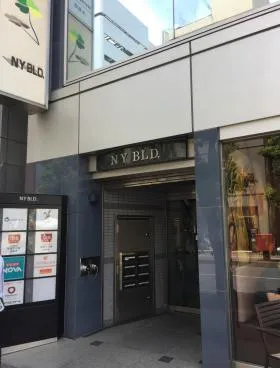NYビルの外観