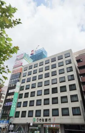 りそな新橋ビルの外観