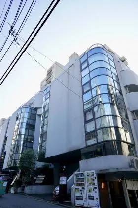 メゾンドシャルー九段南の外観
