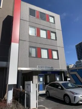 YSTビルの外観