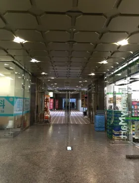 興和川崎西口ビルの外観