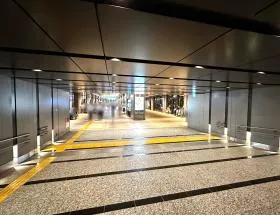 駅直結なので地下から入れる