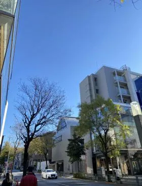シュロス青山ビルの外観