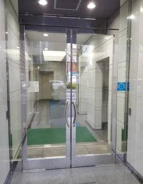三井住友銀行都立大学駅前ビルの外観