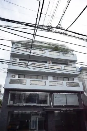 LE REVEビルの外観
