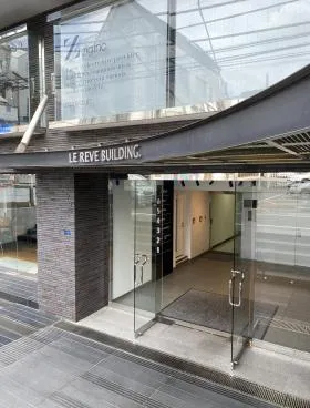 LE REVEビルの外観