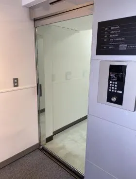 LE REVEビルの外観