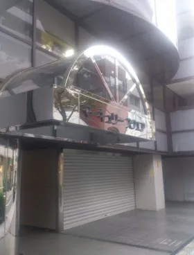 マーキュリースクエアの外観