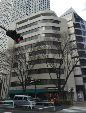 新宿嘉泉ビルの外観
