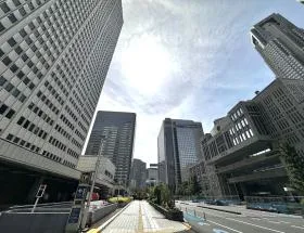 甲州街道を目指して直進すれば当ビル着