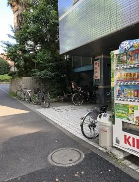 新宿ユーエストビルの外観
