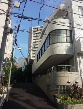 ユーエスト青山ビルの外観