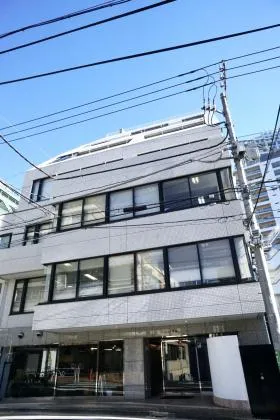 ユーエスト青山ビルの外観