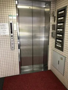 西新宿三関ビルの外観