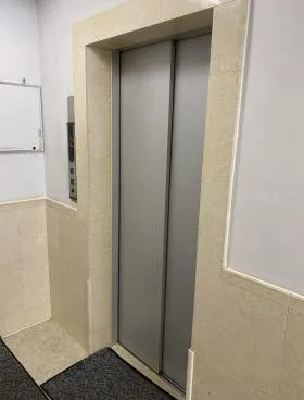 壽ビルの外観