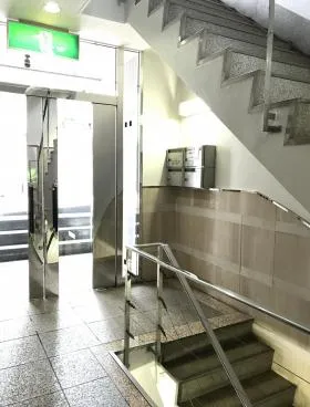 MANA下北沢ビルの外観