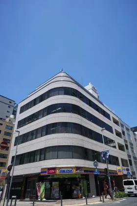 アトム関内ビルの外観