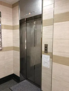 アトム関内ビルの外観