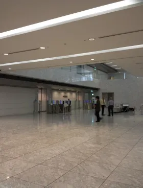 クイーンズタワーAビルの外観