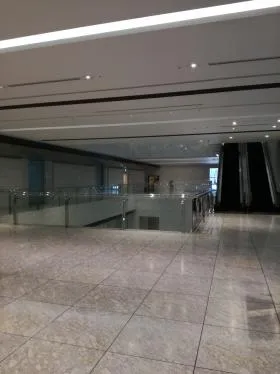 クイーンズタワーAビルの外観