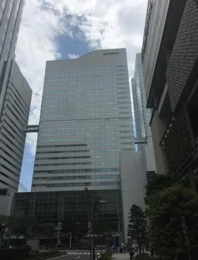 クイーンズタワーBの外観