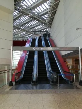 クイーンズタワーBの外観