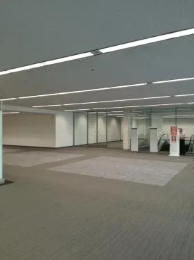 クイーンズタワーBの外観