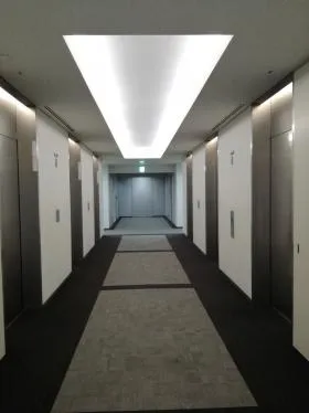 クイーンズタワーBの外観