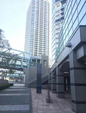 横浜クリエーションスクエアビルの外観