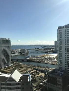 横浜クリエーションスクエアビルの外観