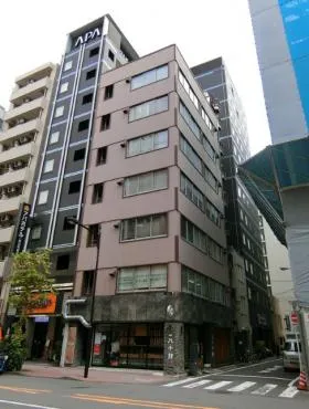 新富ビルの外観