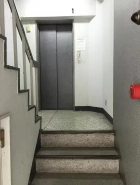 築地岡田ビルの外観