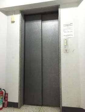 築地岡田ビルの外観