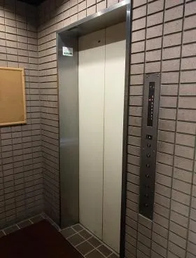 ニュー新富ビルの外観