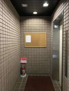 ニュー新富ビルの外観