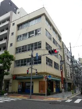 金子ビルの外観