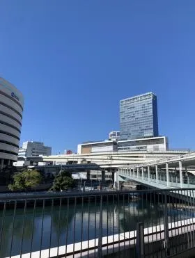 横浜ベイクォータービルの外観