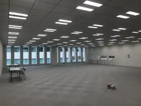 横浜プラザビルの外観