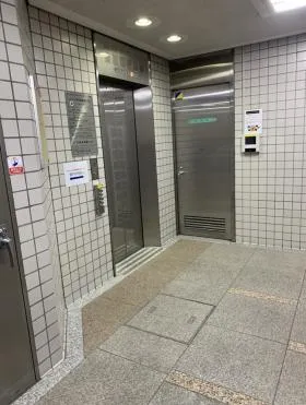 西塔ビルの外観