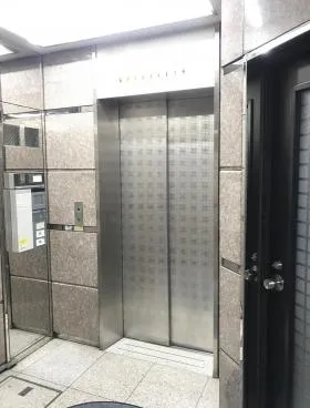 松永新富ビルの外観