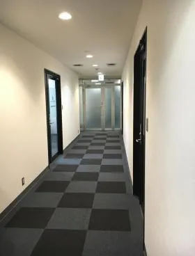 マストビルの外観