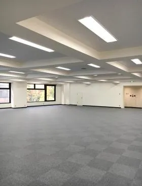 マストビルの外観