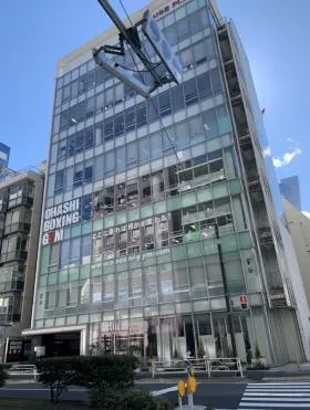 QCcube横浜鶴屋町17ビルの外観