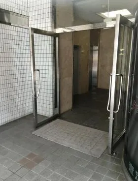 YT10ビルの外観