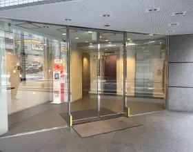 YTUビルの外観